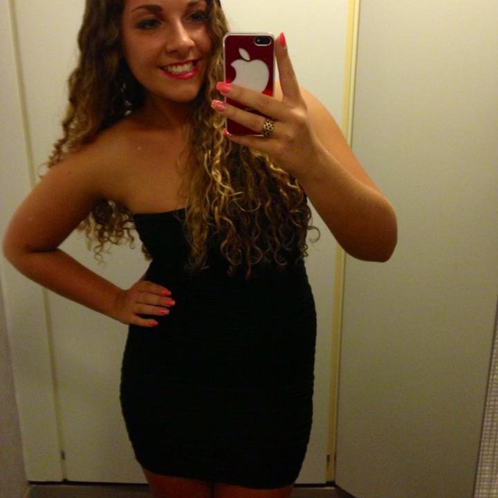 Adélaïde 27 Escort Étion