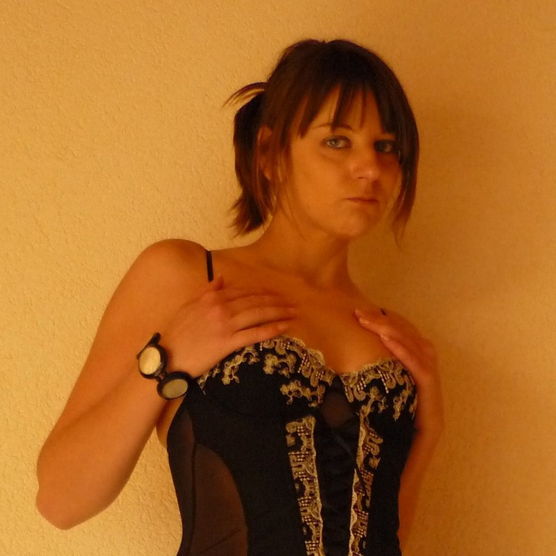 éloise 23 Escort Avron